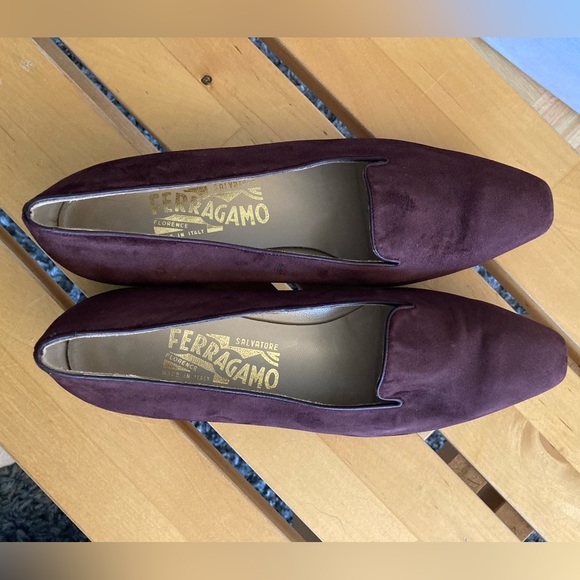 Salvatore Ferragamo Women's 7.5 Velvet - Picture 2 of 8